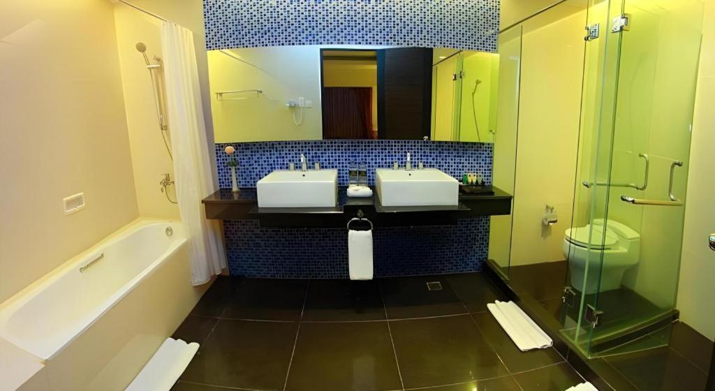 Grand Basko Hotel Padang  Dış mekan fotoğraf